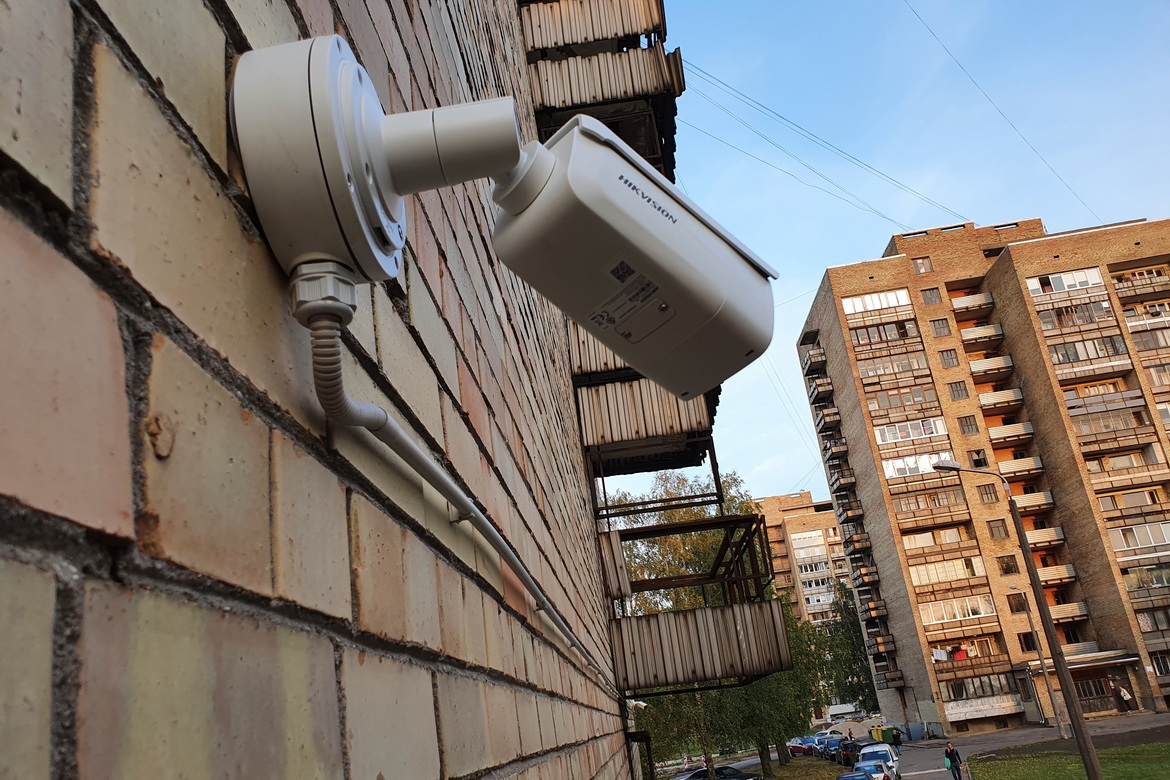Installation of video surveillance in an apartment building