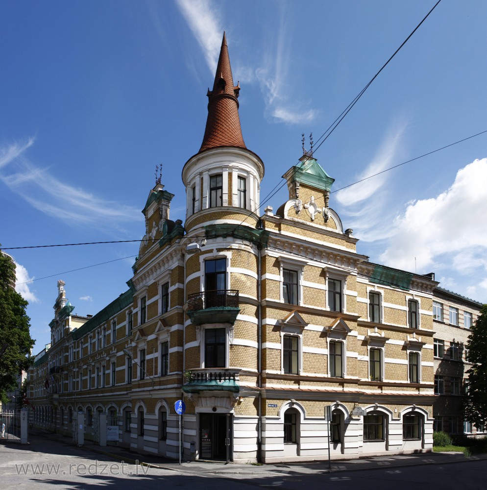 RISEBA /3 Meža Street/